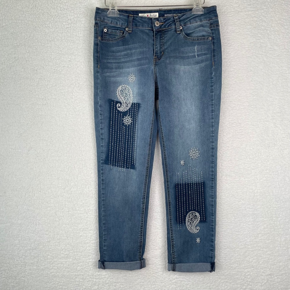 Love Indigo Signature Fit Boyfriend Jeans Size 4 Blue Embroidered Patchwork‎